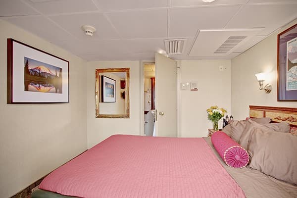 Un Cruise Adventures S.S Legacy Accommodation Master Cabin.jpg